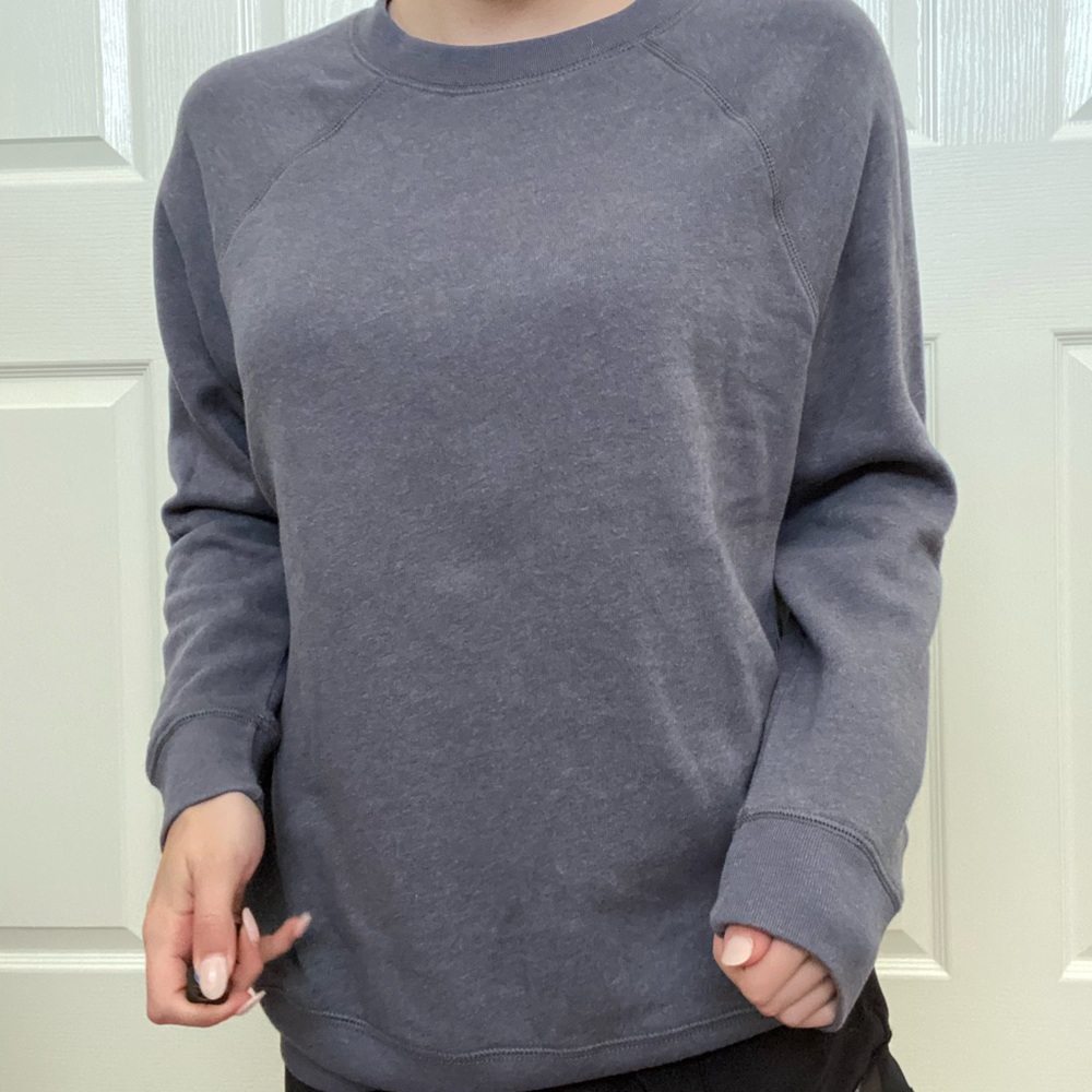 American eagle jegging fit blue crew neck